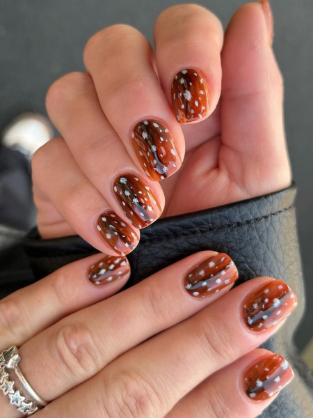 Deer print nails
